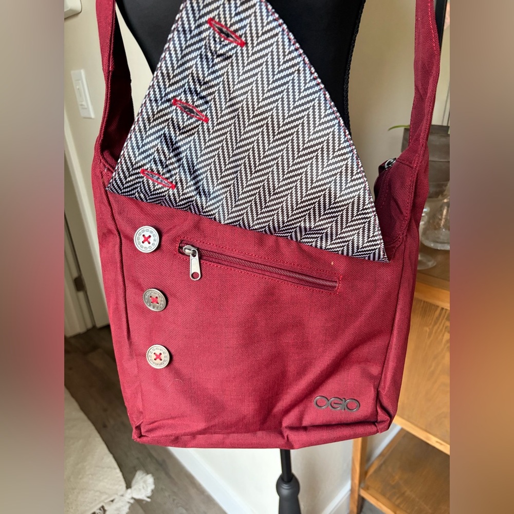 OGIO Brooklyn Red Tablet Purse Cross Body Messenger Bag Satchel Lined - Picture 4 of 7